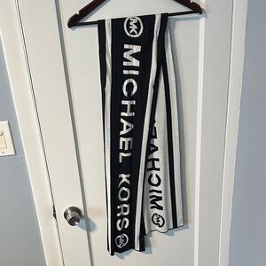 Michael Kors Monochrome Logo Scarf